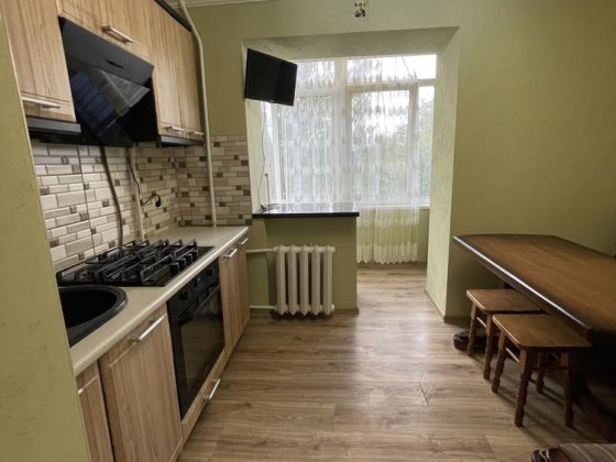 Продаж 2 кім. чешки по вул. Привокзальній Чернівці