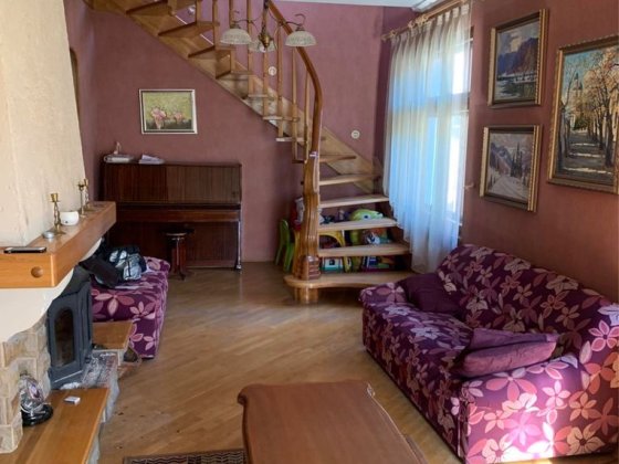 Продається 5 кімнатна квартира на Собранецькій Ужгород