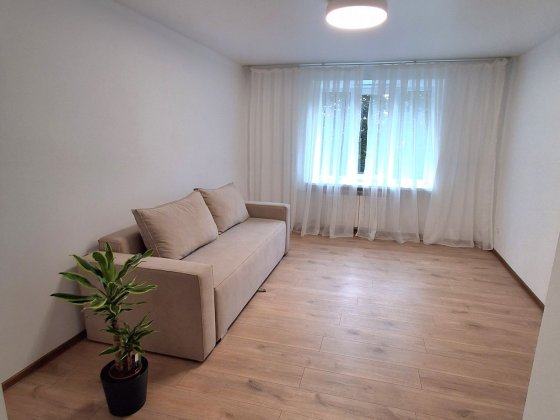 Продається 2-х кімнатна чешка р-н ТЦ Майдан Черновцы