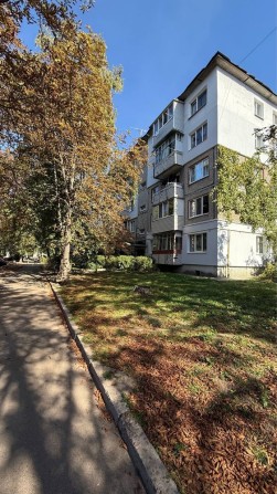 Трикімнатна квартира в спокійному районі - фото 1