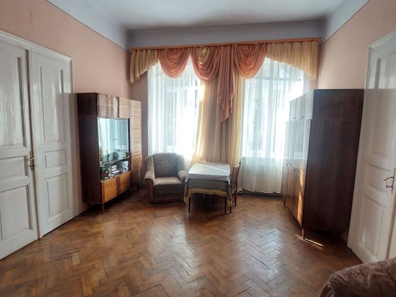 Продається 4-кімнатна квартира  по вул.Гете(р-н Драмтеатру).. Черновцы