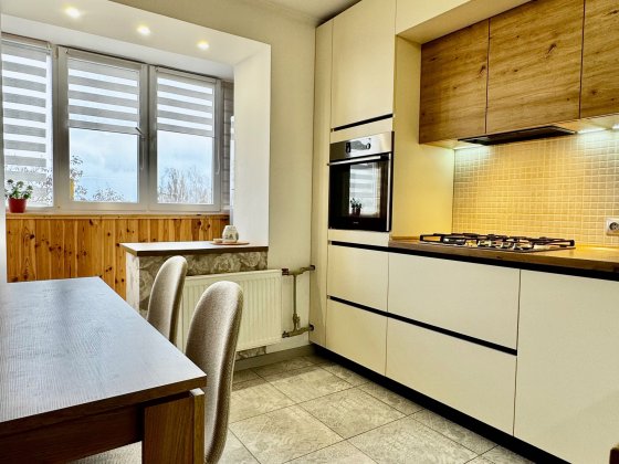 Красива 4-кімнатна з РЕМОНТОМ! Гарне планування! Найкращий район! A11 Чернигов