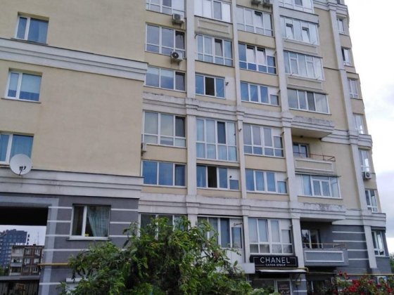 Продам двокімнатну квартиру Перемоги 119А Чернигов