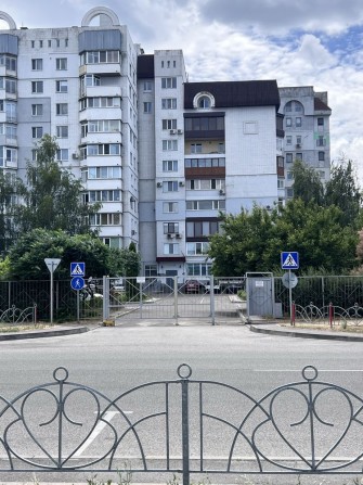 Сучасна укомплектована квартира на Митниці - фото 1