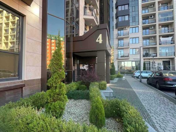 Новобудова в парковій зоні Черновцы