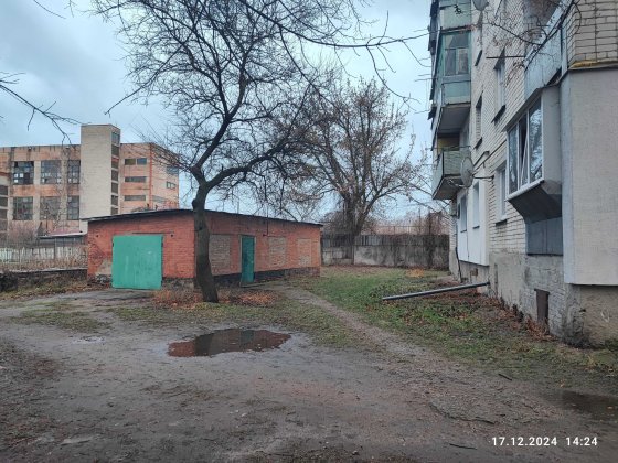 Продам або здам в оренду цегляний гараж, торг. Нежин