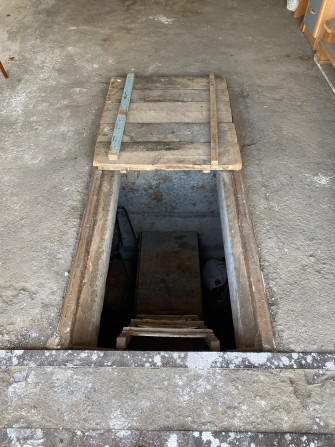 Продам гараж в Надежди есть яма смотровая крыша немного течет торг - фото 1