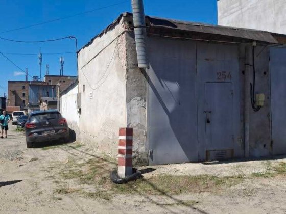 Продам цегляний кутовий гараж у гаражному масиві на Південно-Заході Хмельницкий
