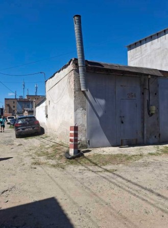 Продам цегляний кутовий гараж у гаражному масиві на Південно-Заході - фото 1