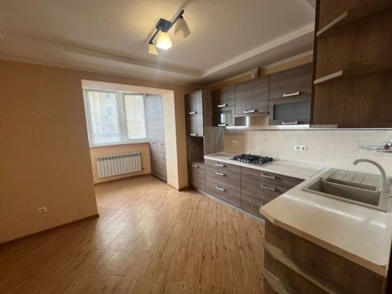 Продаз 3 кімнатної квартири на комфортному поверсі з АГВ Винница