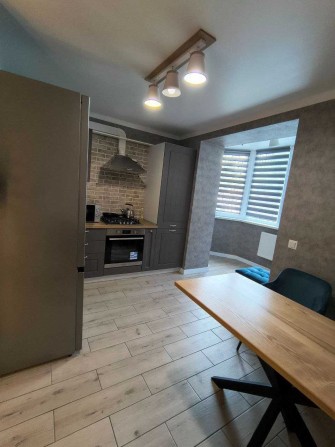 Продам двокімнатну квартиру в новобудові з сучасним євроремонтом - фото 1