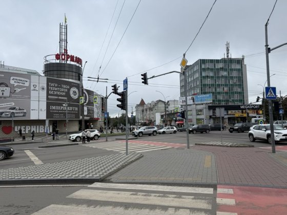 МОЖНА ПІД Є ВІДНОВЛЕННЯ  Продам 2 кімнатну квартиру район Формаркету Черновцы