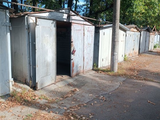 Продам приватизований гараж Вишневе