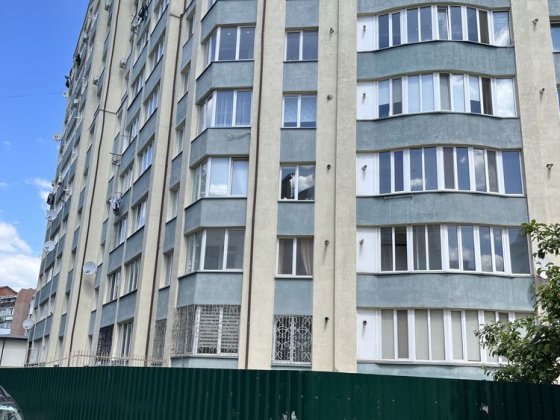 Продам гараж у центрі міста біля Піонерського парку