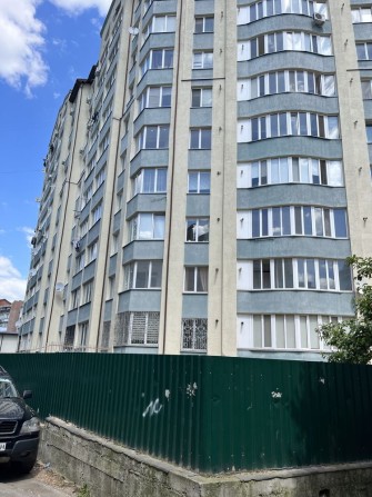 Продам гараж у центрі міста біля Піонерського парку - фото 1