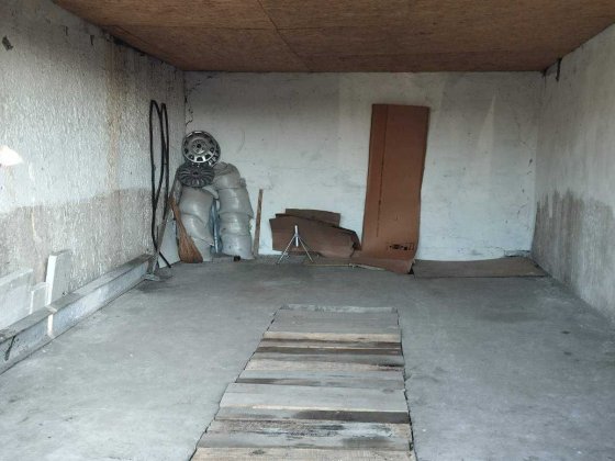 Продам 2 гаража.один в кооперативе жемчужина другой на мопре Кривий Ріг