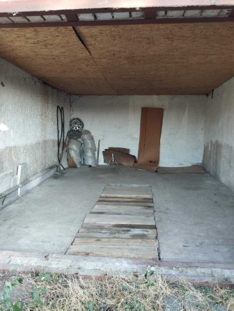 Продам 2 гаража.один в кооперативе жемчужина другой на мопре - фото 1