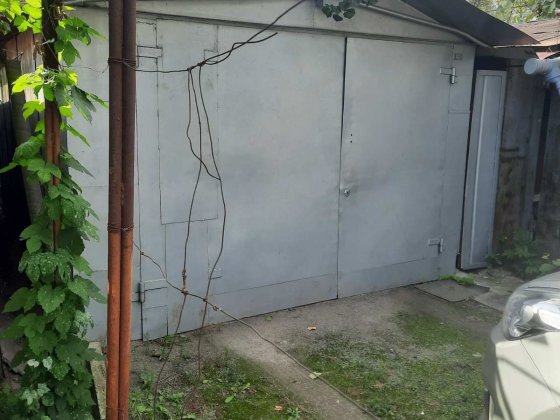 Продам гараж в г/к "Світанок" Кривий Ріг