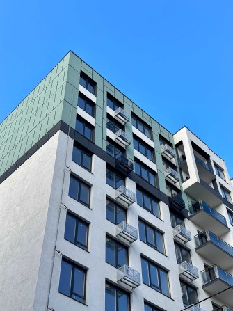 Простора ХОЛОВА ДВОКІМНАТНА квартира в готовому будинку - фото 1