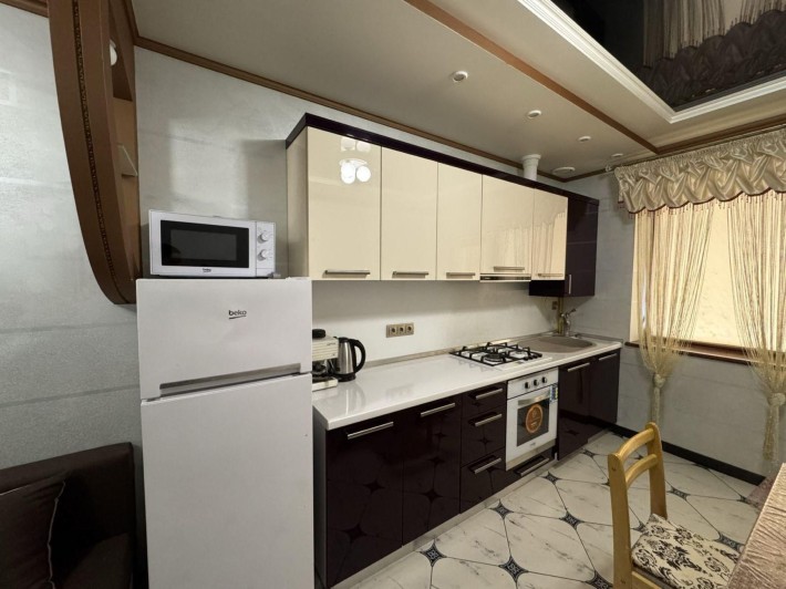 Простора 1-кімнатна квартира в новобудові з газовим опаленням ! - фото 1