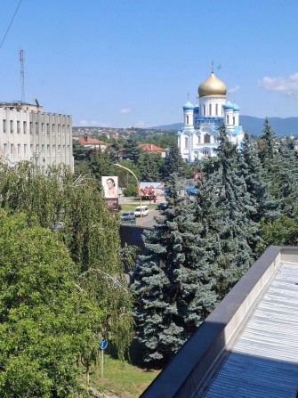 Продається двокімнатна квартира майже в центрі Ужгорода. - фото 1