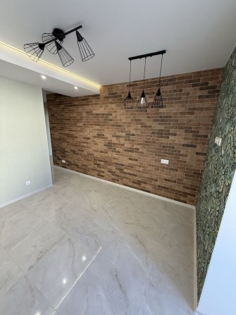 Продаж стильної квартири з ремонтом — ЖК "Резиденція", 75 м² - фото 1