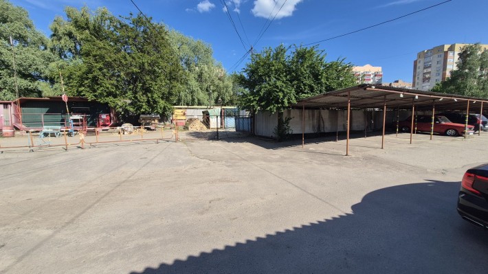 Крите паркомісце №2 перший ряд біля охорони, пр-т Свободи, гот. Вікінг - фото 1