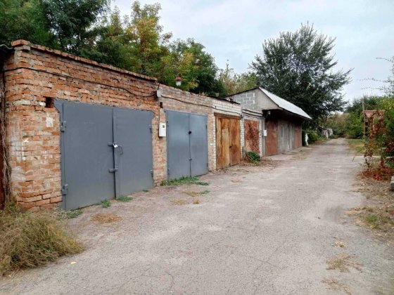 Продаж восьми підряд гаражних боксів під СТО Черкаси