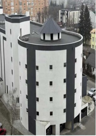 Продам гаражний бокс в центрі міста вул. Тобілевича 4 - фото 1