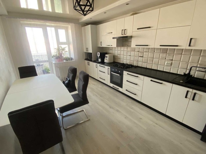 Продаж трикімнатної двохярусної квартири на Академічному - фото 1