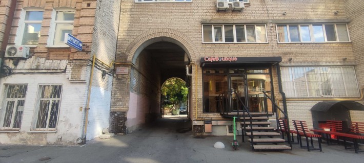 капітальний гараж. біля Цирку, вул. Кониського  (Тургенєвська) 16 - фото 1