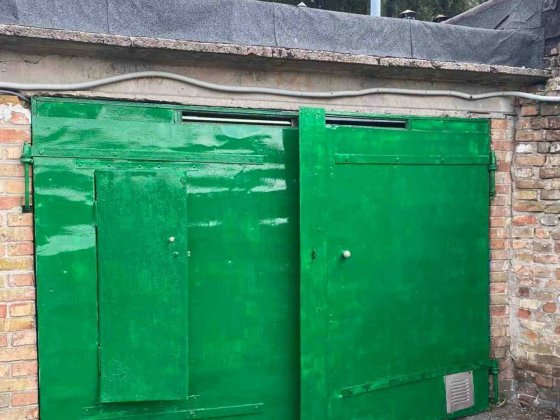 Продам цегляний гараж Шевченківський р-н, вул.Ризька 73а, метро Сирець Київ