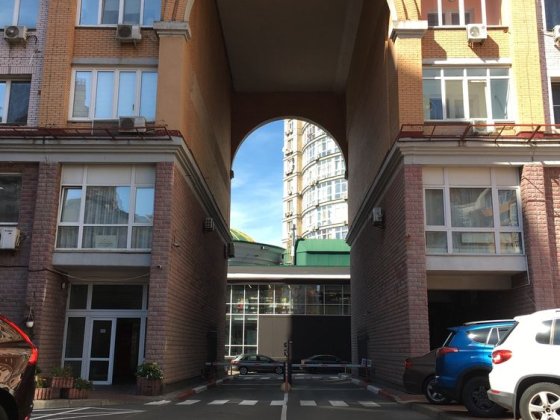 Продаж паркомісця. пр. Володимира Івасюка, 4 Київ