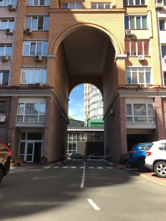 Продаж паркомісця. пр. Володимира Івасюка, 4 - фото 1