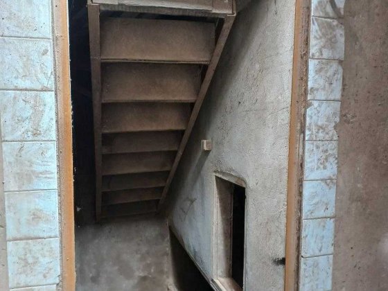 Цегляний гараж з ямою біля Вікторії Гарденс Львів