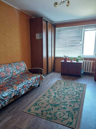 Продається  1-кімнатна квартира по вул. Руставі, з меблями і технікою - фото 1