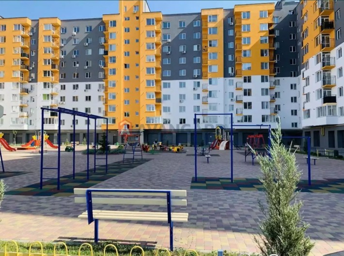 Простора 2-кім. квартира в ЖК Андора - фото 1