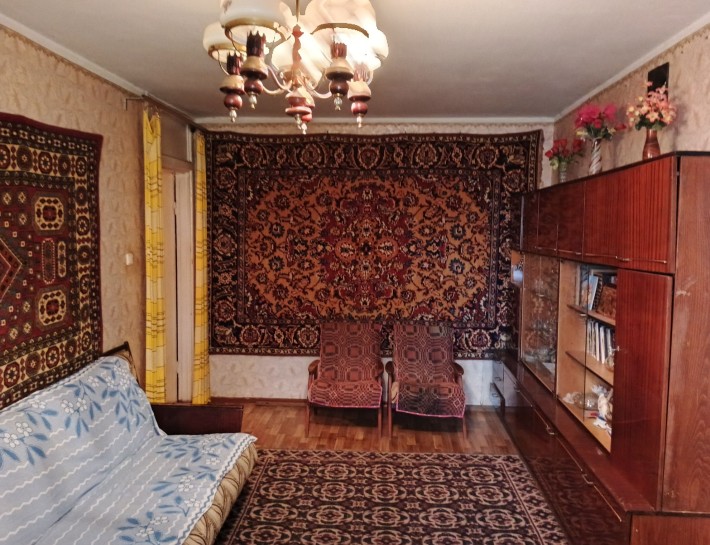 Чудова трикімнатна кв-ра біля школи Мудрагелики! - фото 1