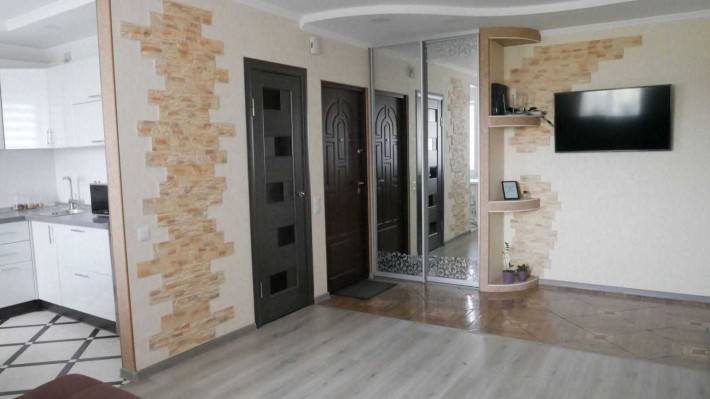 Продається затишна 3 к квартира в гарній локації 0216 - фото 1