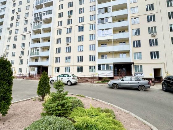 Велика 2к кв на Масанах! Тепла підлога, внутрішні чорнові роботи! Чернигов