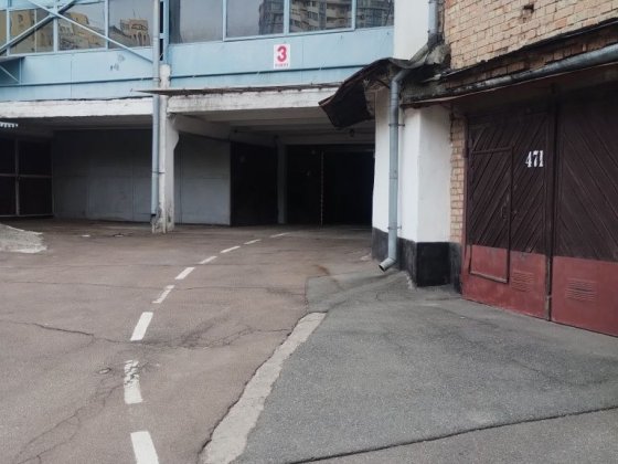 Продам або здам в оренду гаражний бокс, ,Печерськ,вул Міхновського 16 Київ