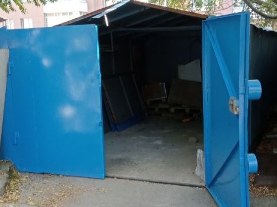Продам разборной секционный гараж в нормальном состоянии. Без места. Николаев