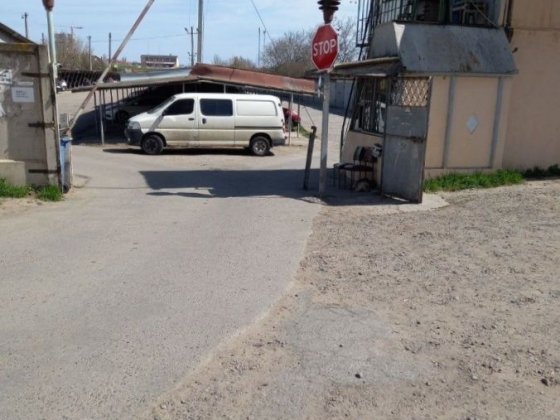 Продаю / сдаю / крытое место на стоянке под авто. Одеса