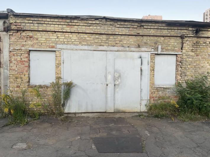 Продам большой кирпичный гараж - фото 1