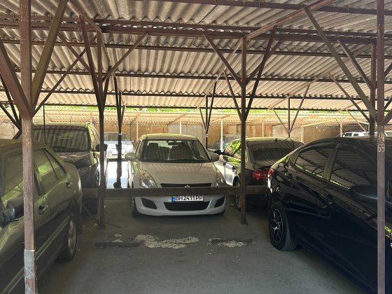 Місце на критій стоянці. Одеса