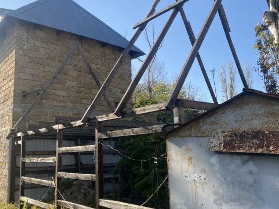 Продам місце на причалі та дві металеві будки Николаев