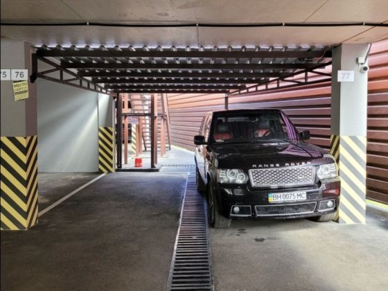 Продам паркомісце 7700$ терміново.  34ж 1й поверх  вул.Водопровідна Одесса