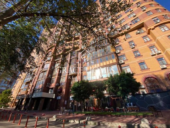 Продаж паркомісця на 2 рівні Євгена Коновальця 36в Печерськ БЦ Хвиля Київ