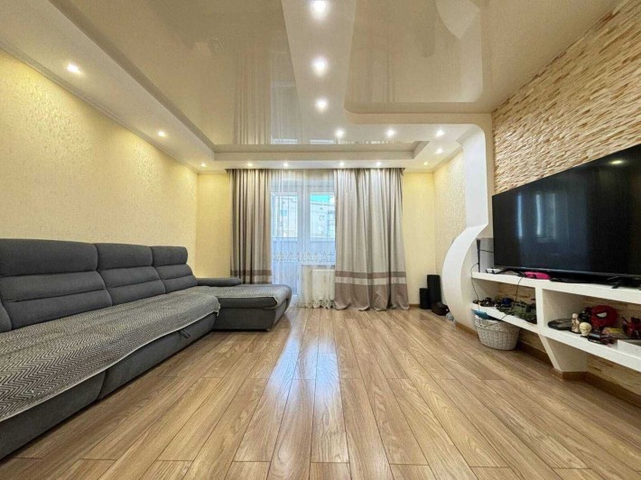 Продаж просторої 3 кімнатної квартири на Академічному - фото 1