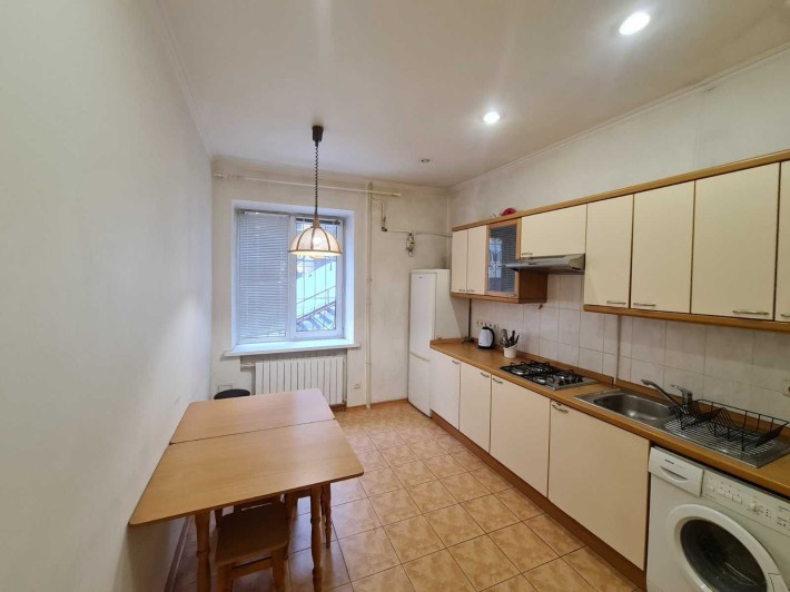 Продам 2 кім. квартиру в  центрі Києва. Урядовий квартал, Дарвіна, 1 - фото 1